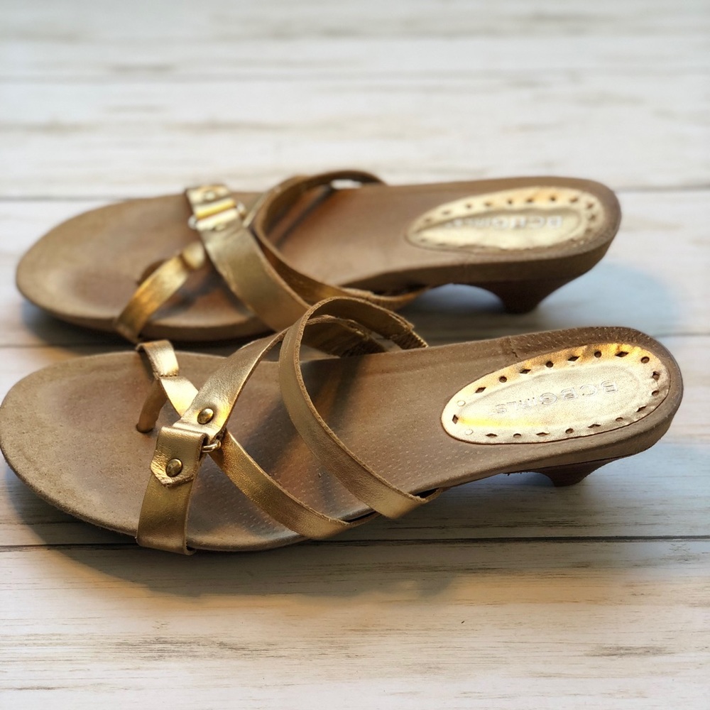 BCBGENERATION Gold Leather Sandals
